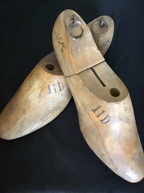 Primitive Wooden Shoe Lasts - Men's Size 11D Pair